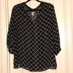 Shear Black and White 3/4 sleeve top